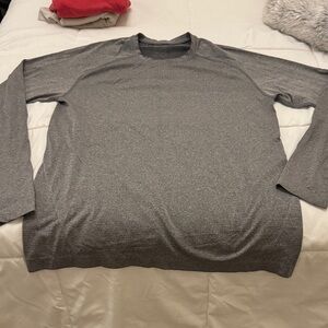 Lululemon Size M Gray Long Sleeve Shirt